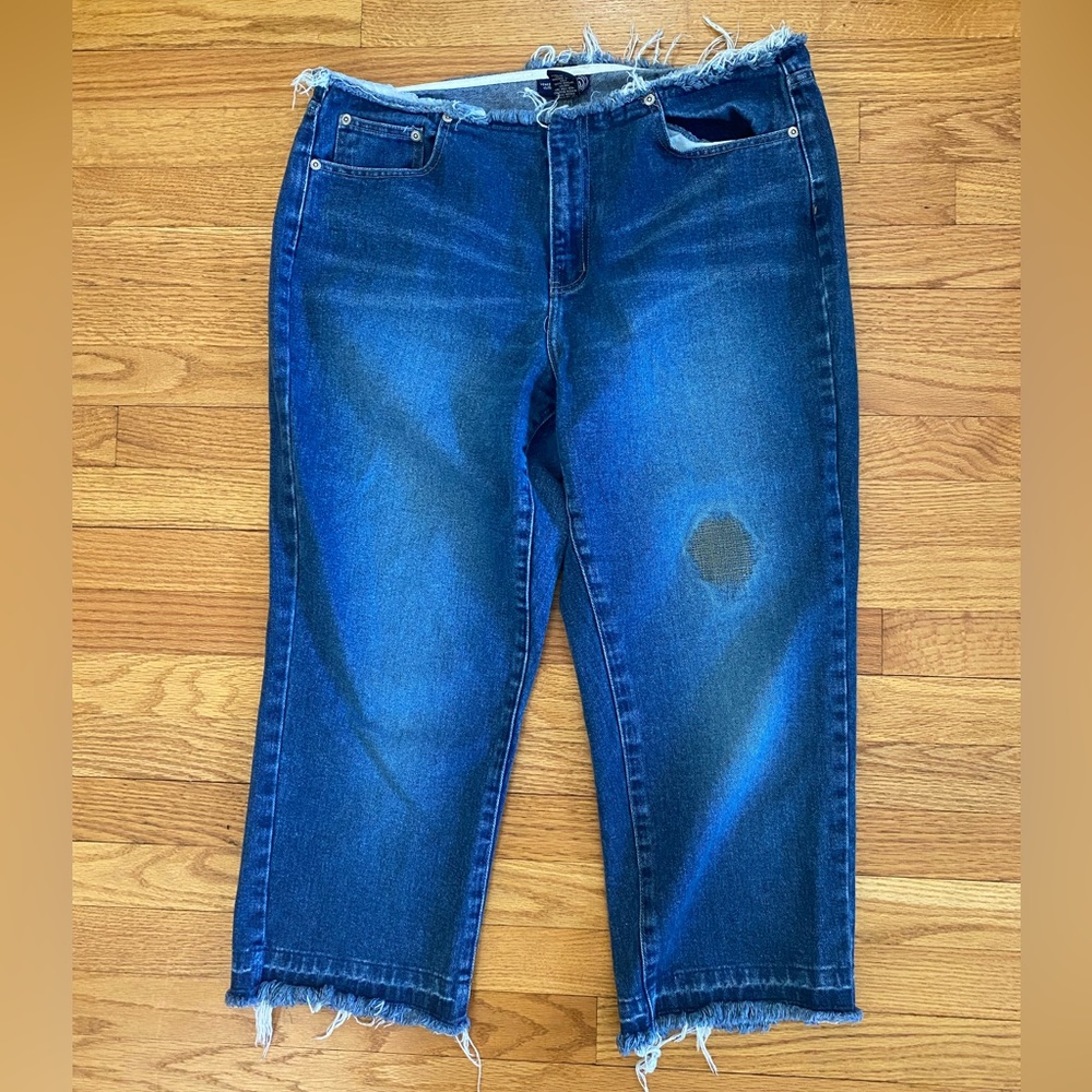 Venezia Cropped Jeans Women’s 16 Fringed distressed Zip and Hook closure